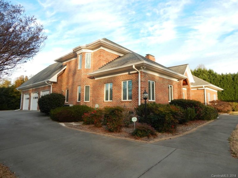 Property image 3 at 109 Turnerlair Court, Mooresville, NC 28117