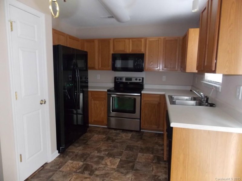 Property image 4 at 7031 Coble Avenue, Charlotte, NC 28215