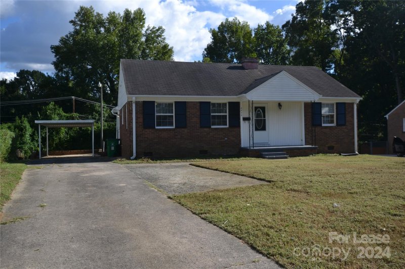 Property image 2 at 2843 Burbank Drive, Charlotte, NC 28216