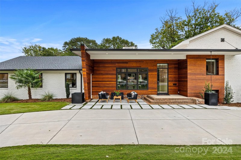 Property image 4 at 3935 Barclay Downs Drive, Charlotte, NC 28209