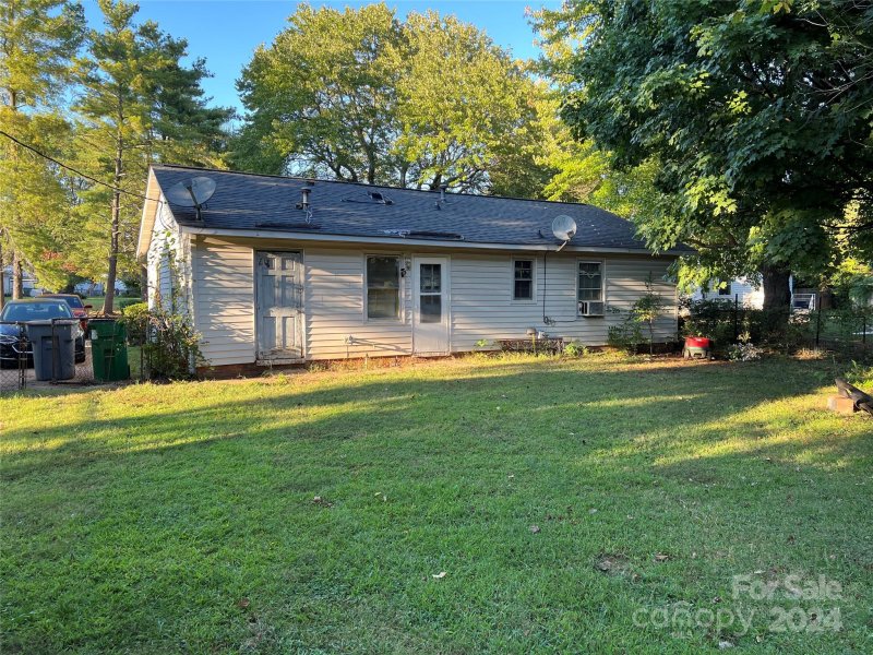 Property image 2 at 1012 Afternoon Court, Charlotte, NC 28216