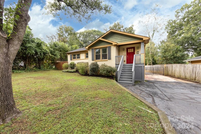 Property image 3 at 2120 Dalehurst Drive, Charlotte, NC 28205