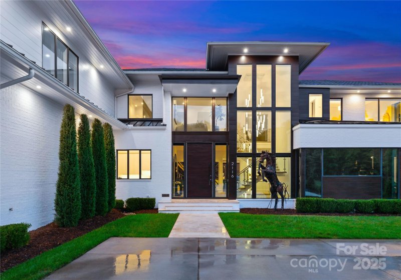 Property image 2 of 2116 Woodhaven Road in Myers Park, Charlotte, NC 28211