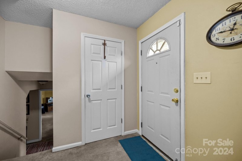 Property image 2 at 725 Pineborough Road, Charlotte, NC 28212