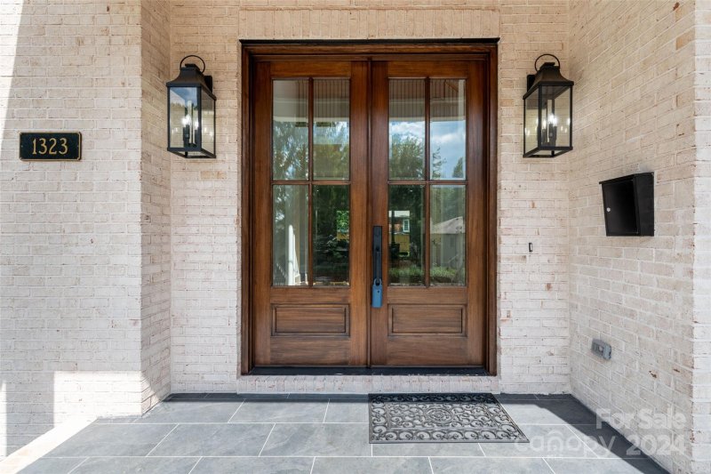 Property image 3 at 1323 Bywood Lane, Charlotte, NC 28209