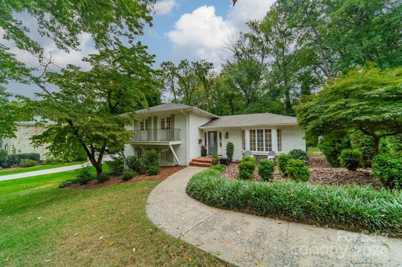 Property image 2 at 5613 Wintercrest Lane, Charlotte, NC 28209