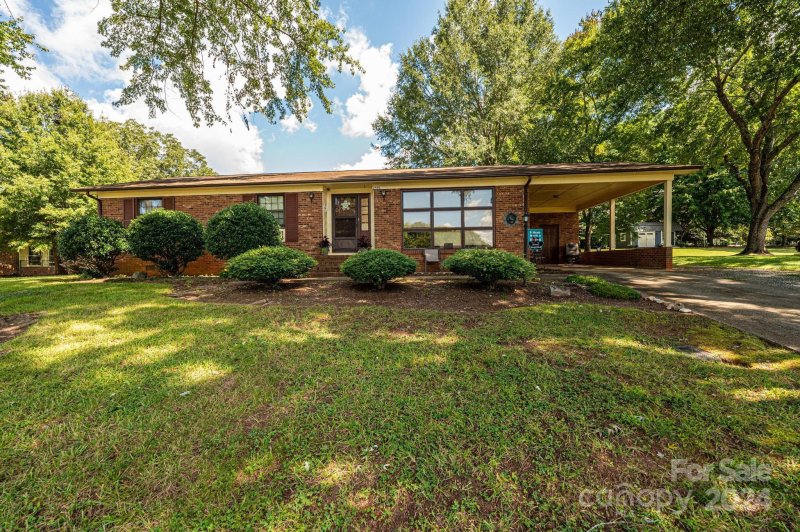 Property image 2 at 2500 Pinoak Drive, Hickory, NC 28602