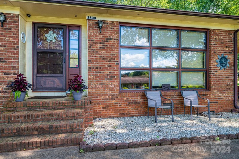 Property image 3 at 2500 Pinoak Drive, Hickory, NC 28602
