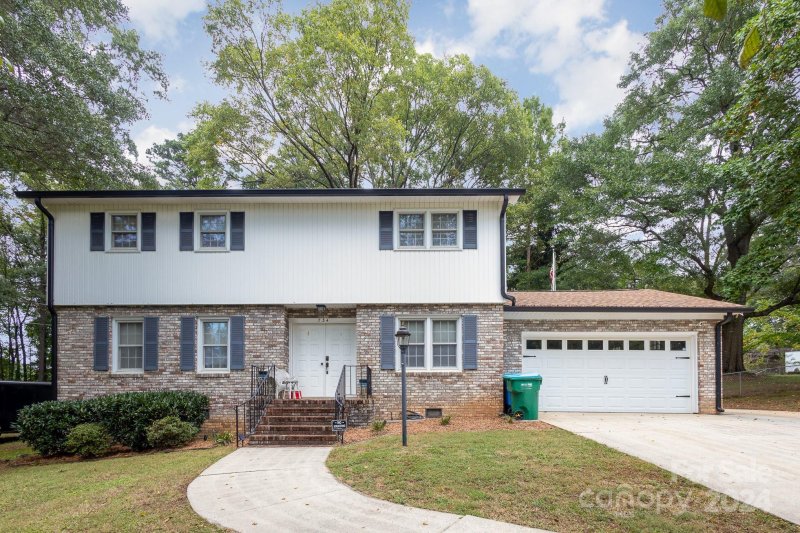 Property image 3 at 734 Willow Lane, Harrisburg, NC 28075