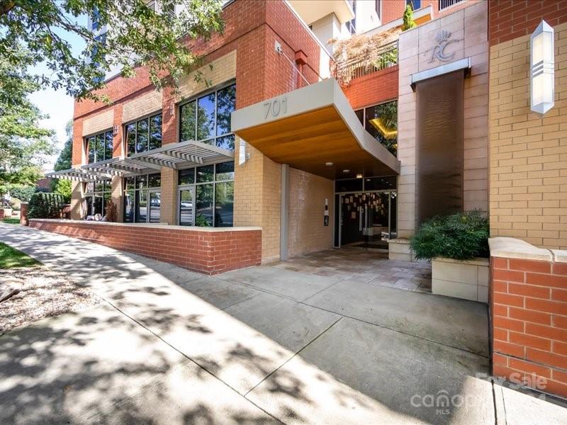 Property image 2 at 701 Royal Court, Charlotte, NC 28202