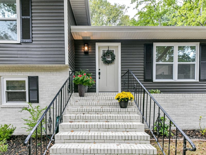 Property image 4 at 5913 Mcnair Road, Charlotte, NC 28212