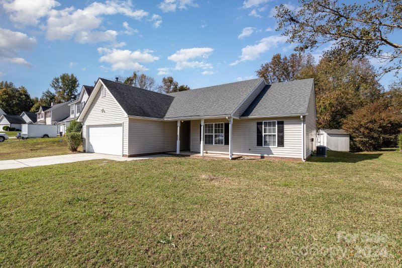 Property image 3 at 8233 Vermilion Drive, Charlotte, NC 28215