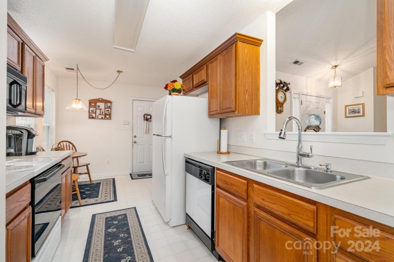 Property image 4 at 1710 Colin Creek Lane, Charlotte, NC 28214