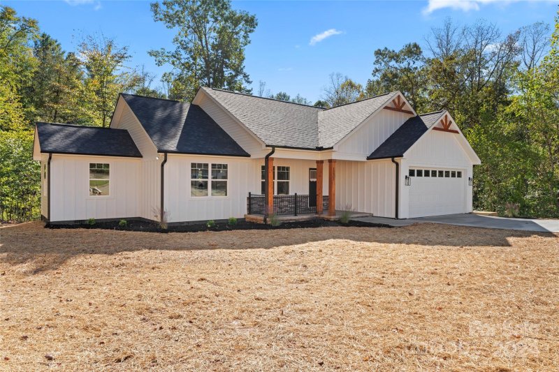 Property image 3 at 1222 Summerhill Street, Lenoir, NC 28645