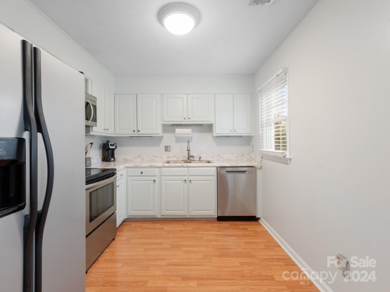 Property image 4 at 8003 Regent Park Lane, Charlotte, NC 28210