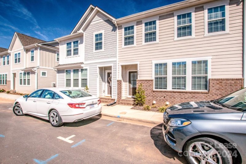 Property image 3 at 558 Amalfi Drive, Davidson, NC 28036