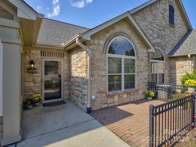 Property image 3 at 4869 Polo Gate Boulevard, Charlotte, NC 28216
