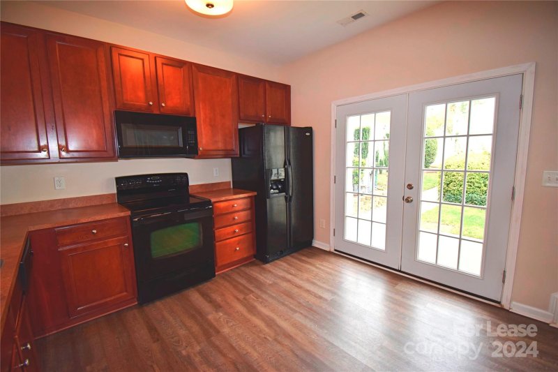 Property image 3 at 1077 Woodglen Lane, Matthews, NC 28104