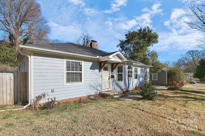 Property image 2 at 2574 Brentwood Place, Charlotte, NC 28208