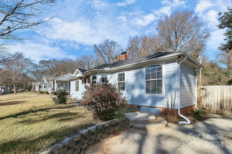 Property image 3 at 2574 Brentwood Place, Charlotte, NC 28208