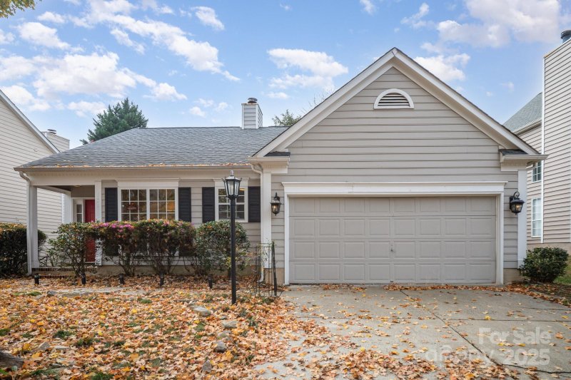 Property image 2 at 10423 Brawley Lane, Charlotte, NC 28215