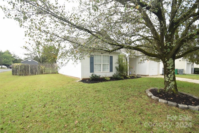 Property image 4 at 10324 Roundleaf Drive, Charlotte, NC 28213