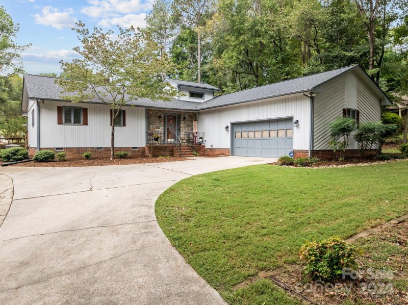 Property image 2 at 8092 Golf Course Drive, Denver, NC 28037