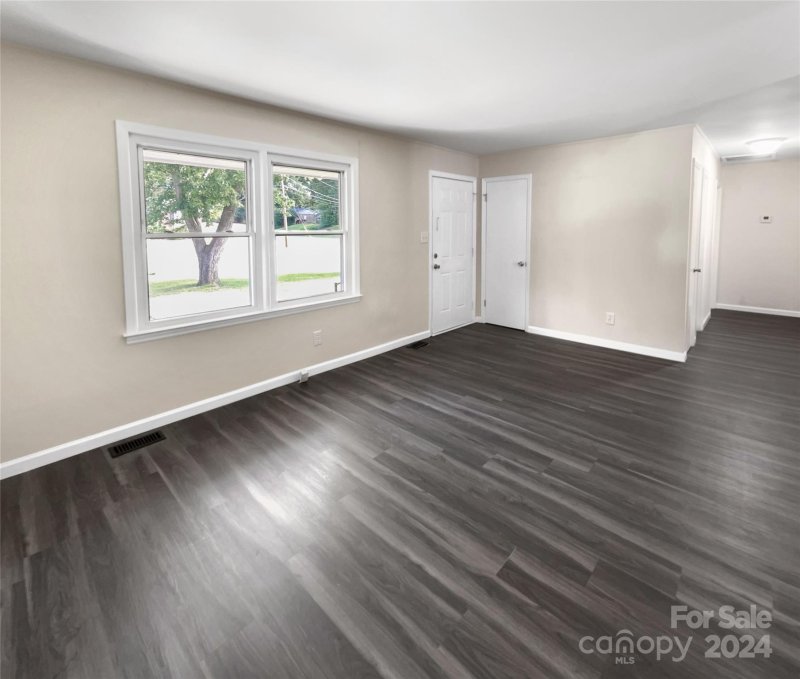 Property image 3 at 5530 Evanshire Drive, Charlotte, NC 28216