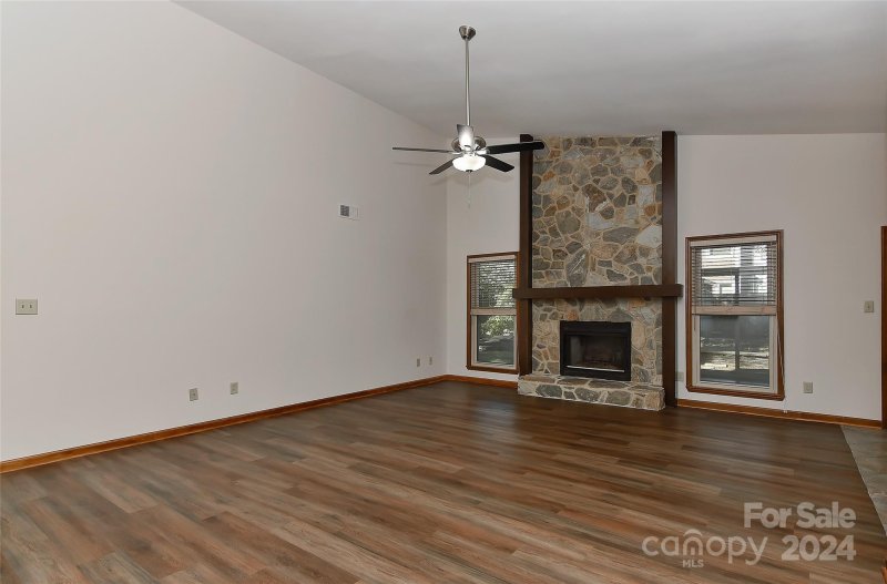 Property image 3 at 6901 Whipps Cross Court, Charlotte, NC 28277