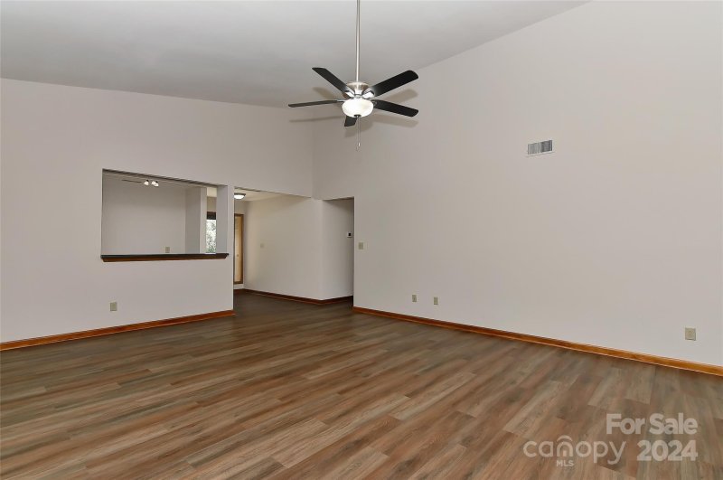 Property image 4 at 6901 Whipps Cross Court, Charlotte, NC 28277