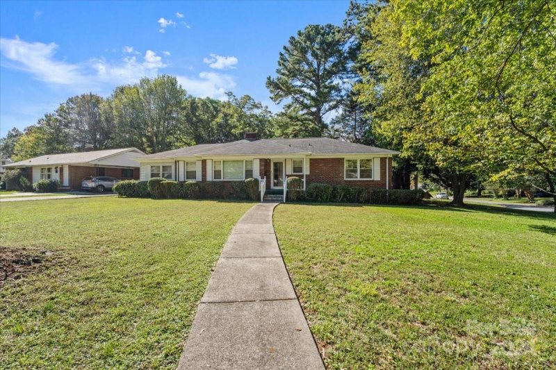 Property image 4 at 1736 Woodland Drive, Charlotte, NC 28205