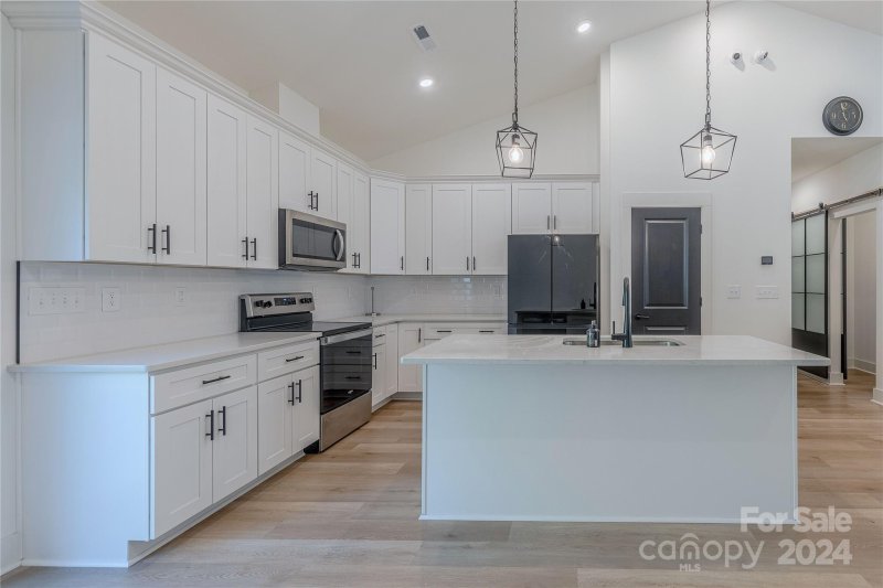 Property image 3 at 6733 Ellendale Drive, Charlotte, NC 28217