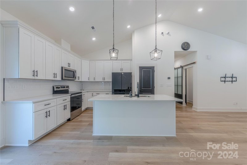 Property image 4 at 6733 Ellendale Drive, Charlotte, NC 28217