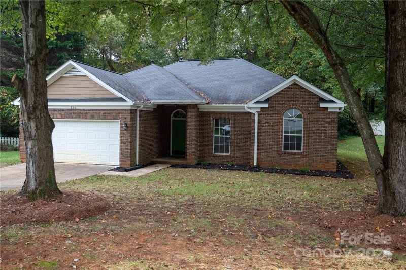 616 Oakbluff Circle