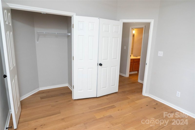 Property image 4 at 616 Oakbluff Circle, Charlotte, NC 28216
