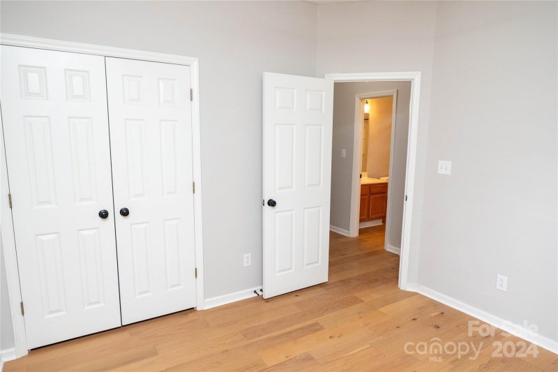 Property image 5 at 616 Oakbluff Circle, Charlotte, NC 28216