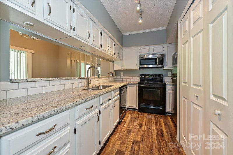 Property image 4 at 19901 Henderson Road, Cornelius, NC 28031