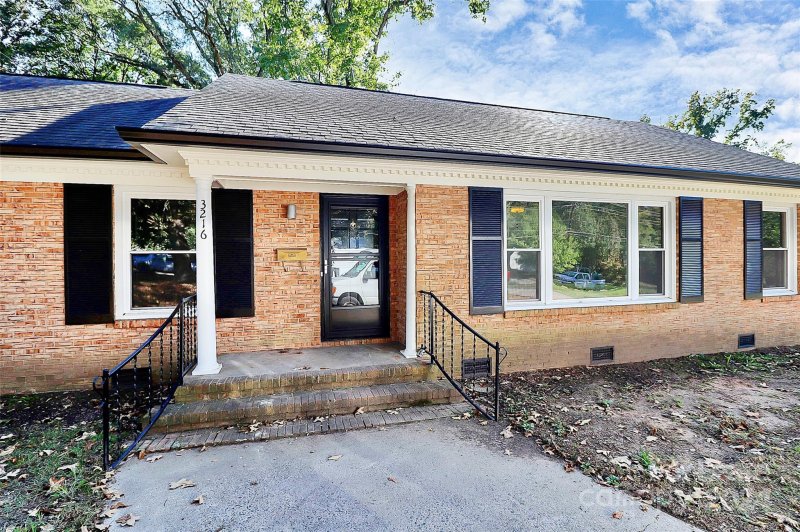 Property image 3 at 3216 Archdale Drive, Charlotte, NC 28210