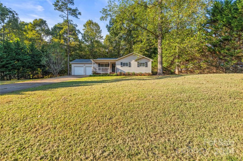 Property image 2 at 1886 Red Berry Lane, Conover, NC 28613