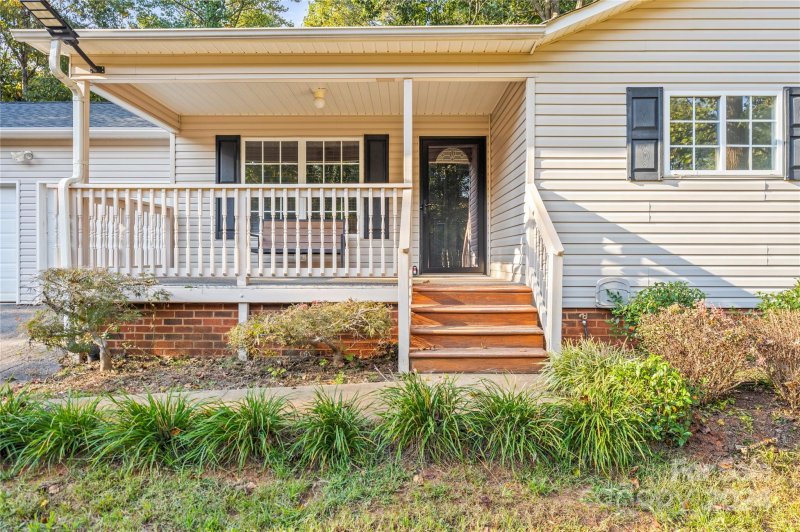 Property image 5 at 1886 Red Berry Lane, Conover, NC 28613