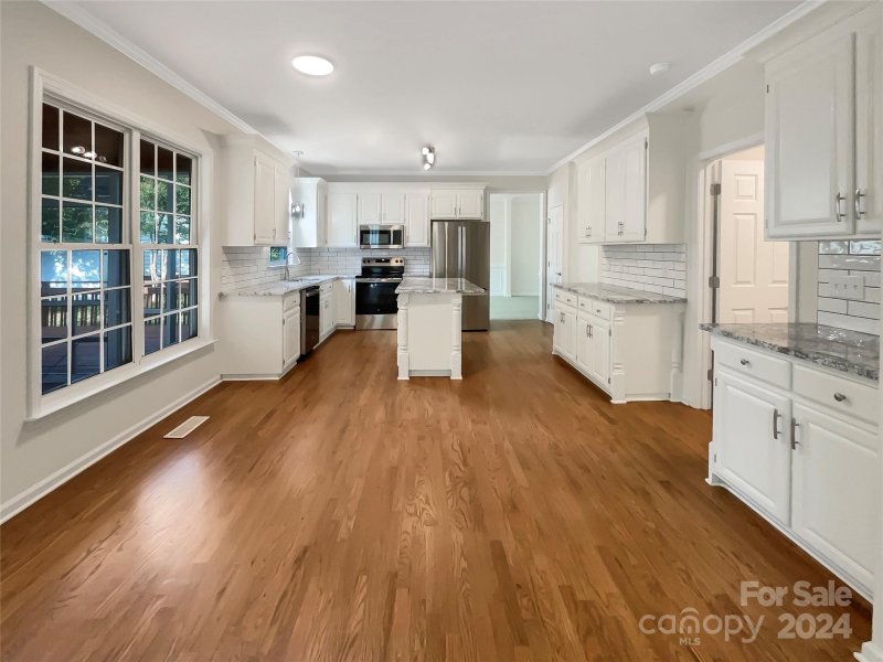 Property image 2 at 12415 Oakbriar Lane, Charlotte, NC 28273