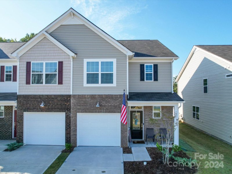 Property image 2 of 13111 Cottage Crest Lane in Chateau, Charlotte, NC 28273