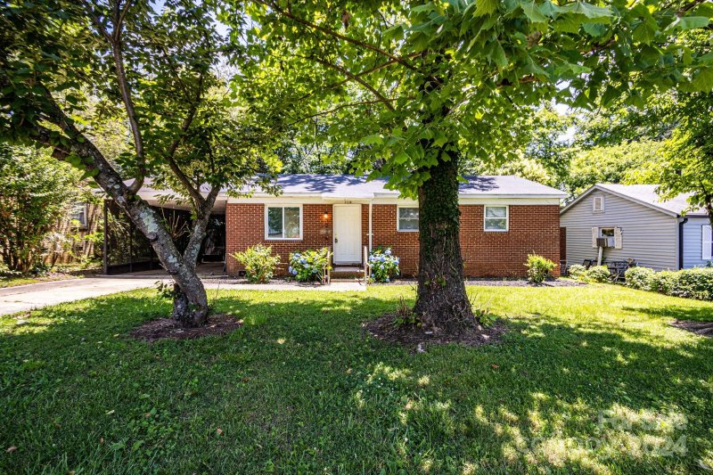 Property image 2 at 3226 Burbank Drive, Charlotte, NC 28216