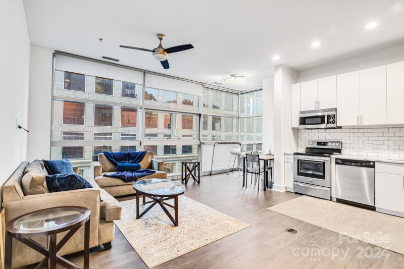 Property image 2 at 333 W West Trade Street, Charlotte, NC 28202