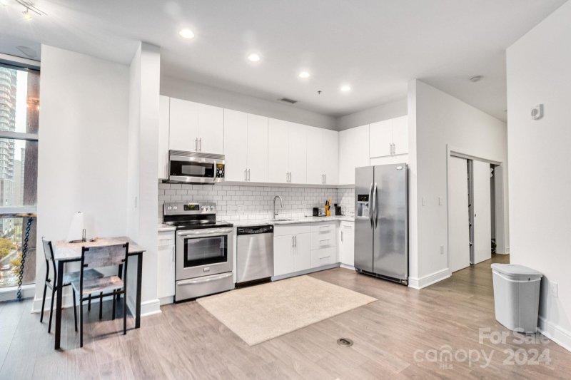 Property image 3 at 333 W West Trade Street, Charlotte, NC 28202