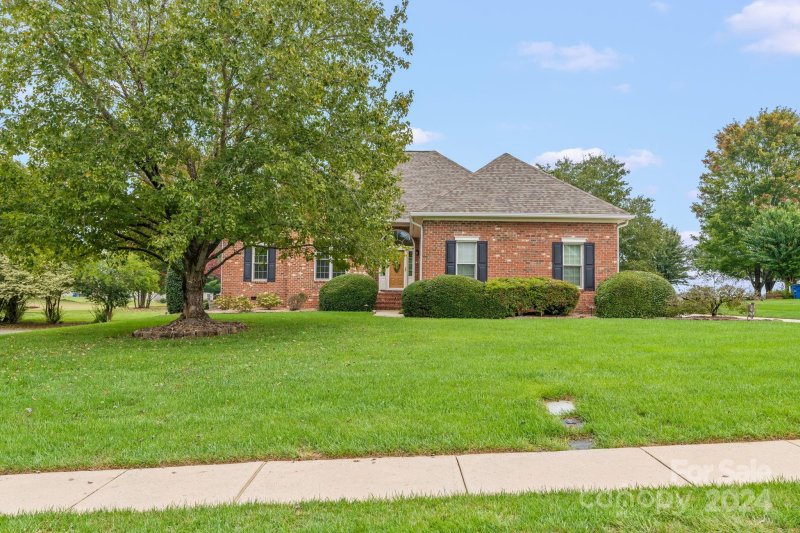 Property image 2 at 133 Fox Den Circle, Statesville, NC 28677