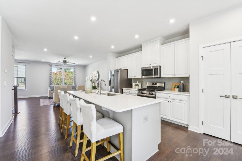 Property image 3 at 1605 Bark Branch Lane, Charlotte, NC 28205