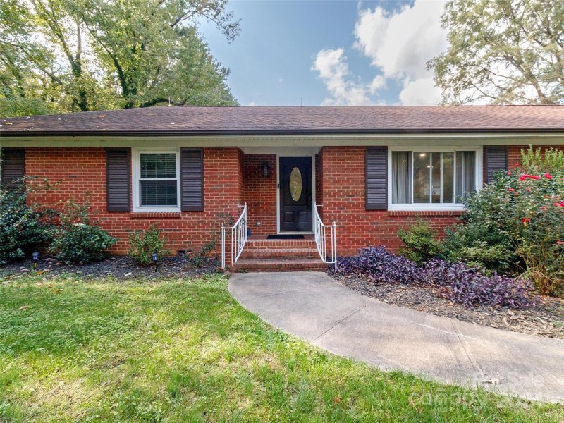 Property image 3 at 4616 Whispering Oaks Drive, Charlotte, NC 28213