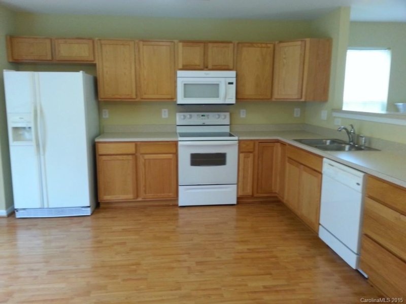 Property image 3 at 301 Woodlynn Drive, Charlotte, NC 28214