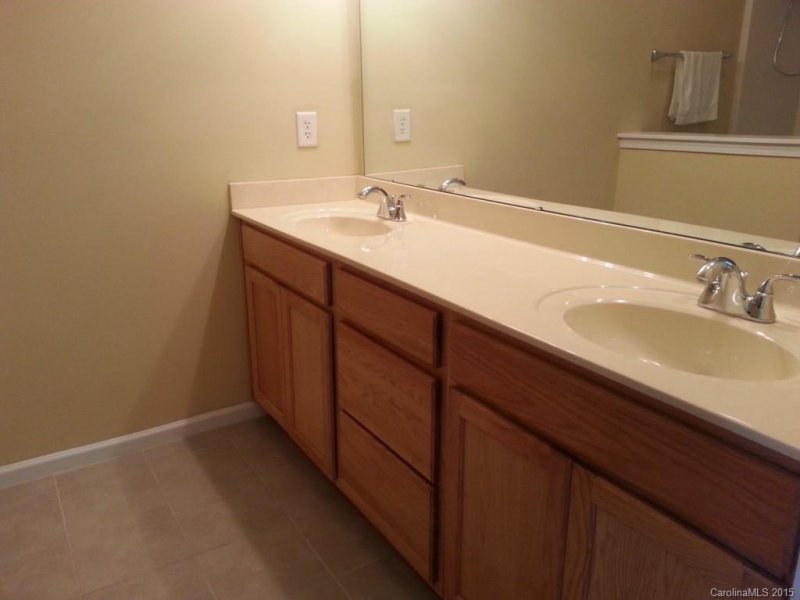 Property image 4 at 301 Woodlynn Drive, Charlotte, NC 28214